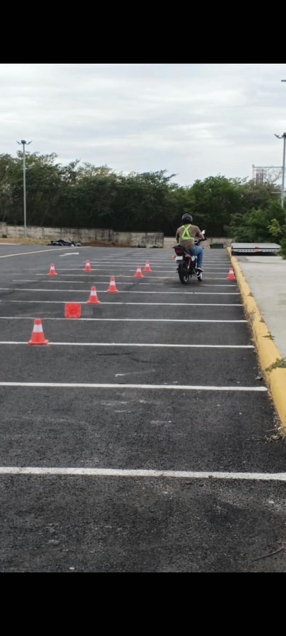 Portada de ESCUELA DE MANEJO MKM